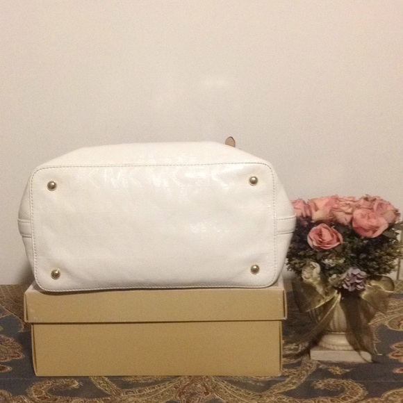 ❤SOLD❤SOLD❤ITS BEEN SOLD❤MICHAEL KORS WHITE TOTE - Picture 4 of 8